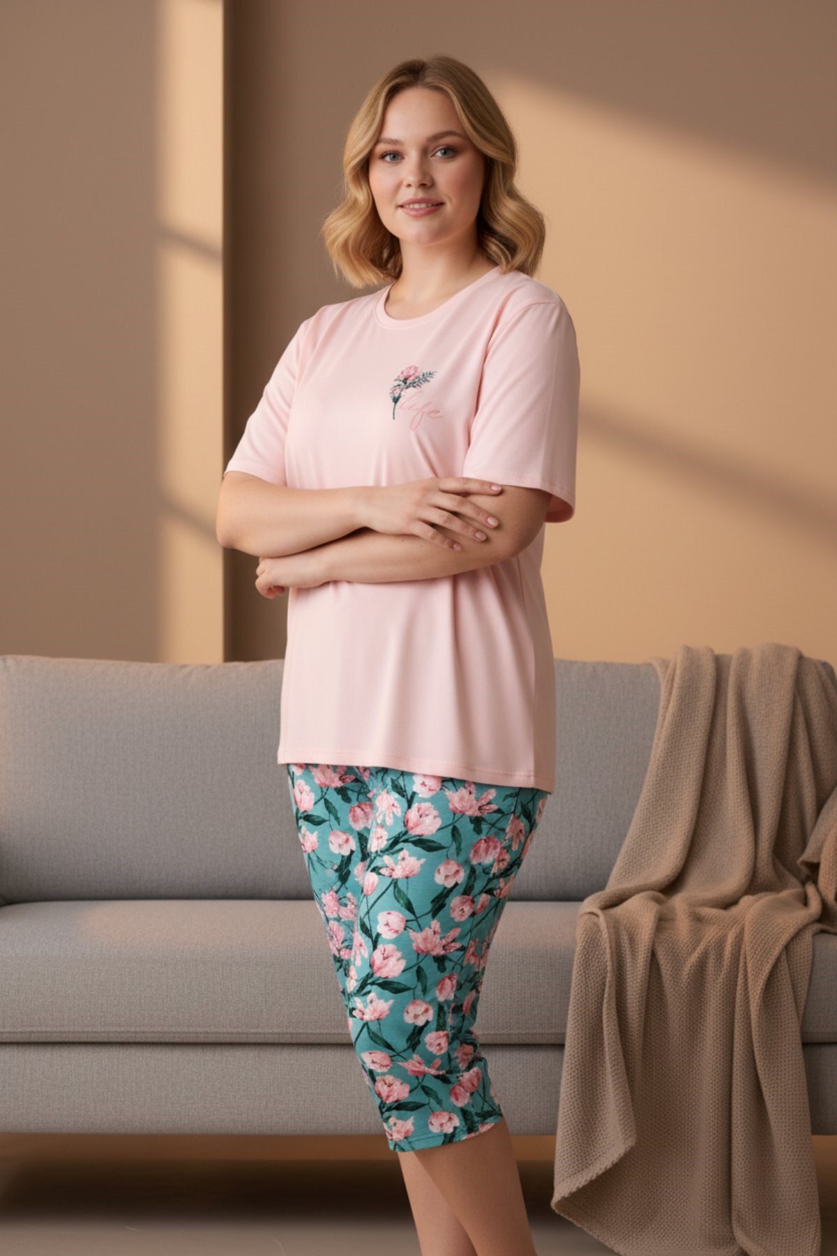 Kadın Kısa Kollu Likralı Büyük Beden Kapri Pijama Takımı Pudra